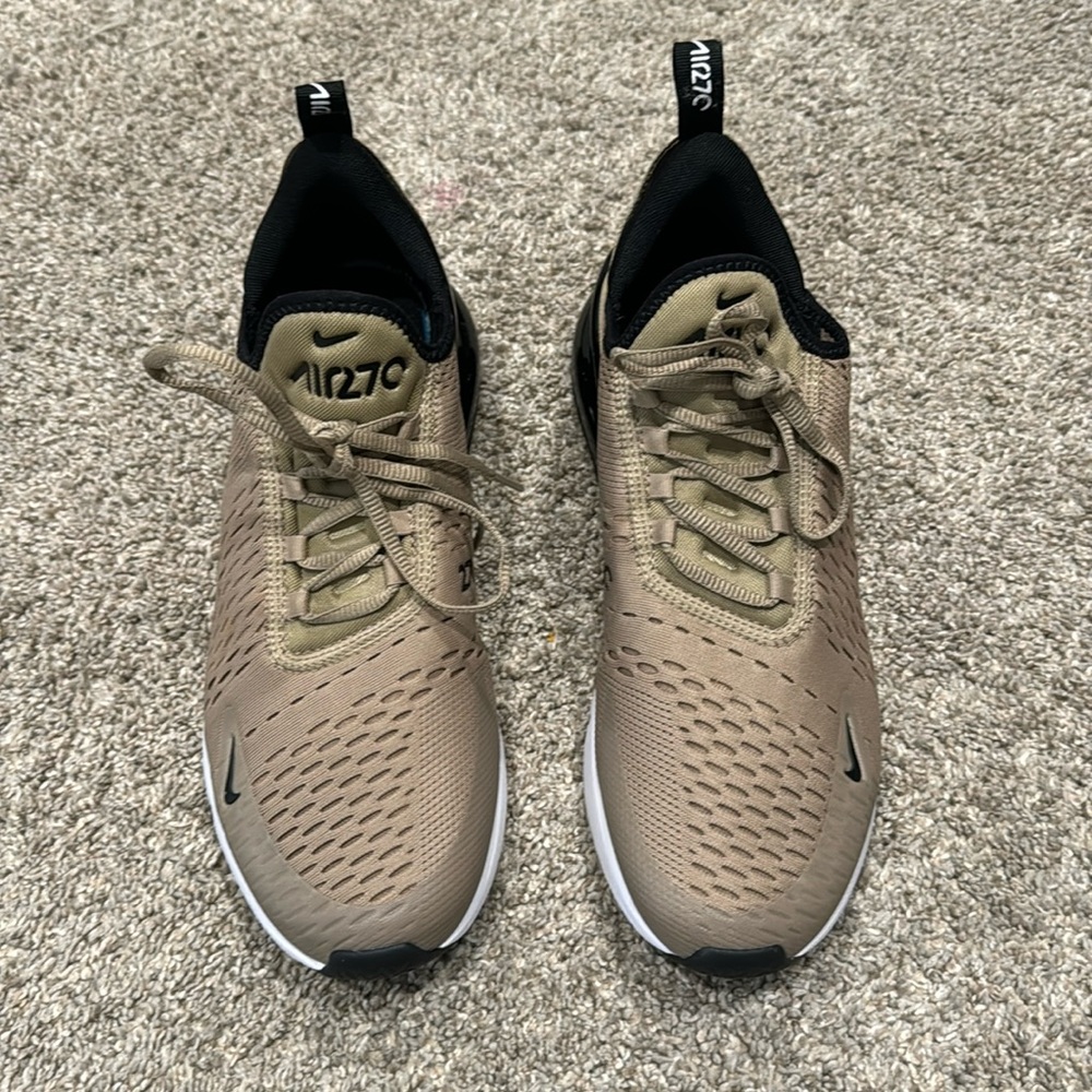 Nike Air Max size 9. Men’s. Tan / Black / White